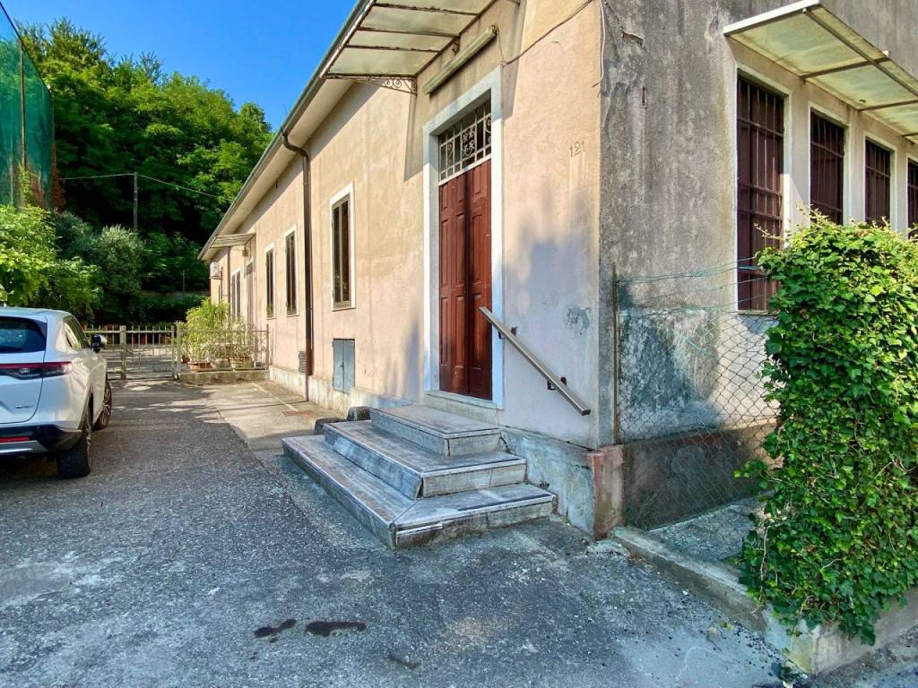 V. FUSINATO – Tricamere piano terra con ingresso indipendente più locale accessorio