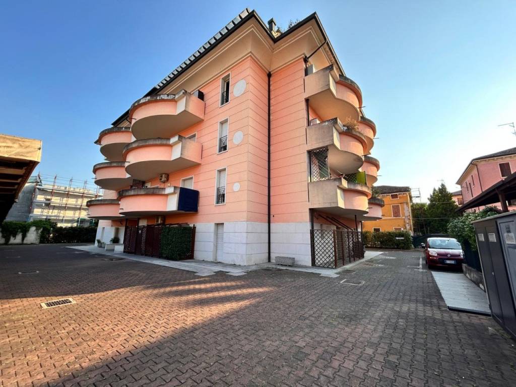 FERROVIERI – Appartamento bicamere con terrazze e posto auto coperto