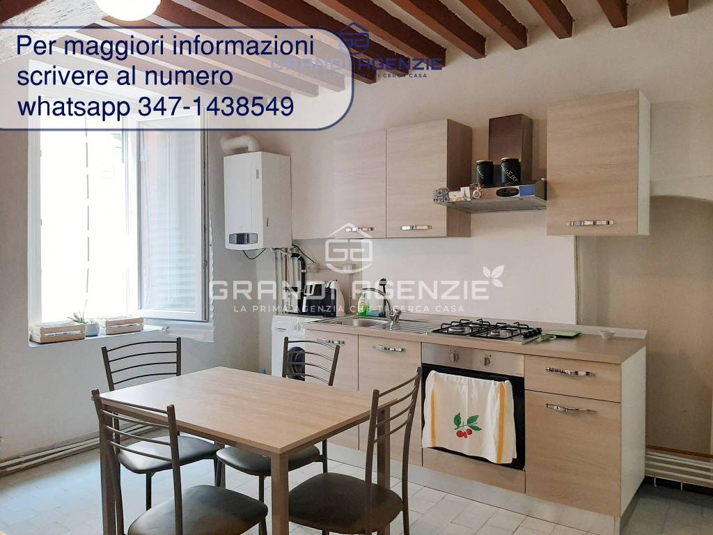 Moderno monolocale arredato in centro a Parma