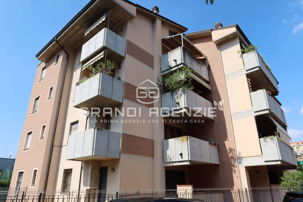 Luminoso duplex quadrilocale con balcone e terrazzo.