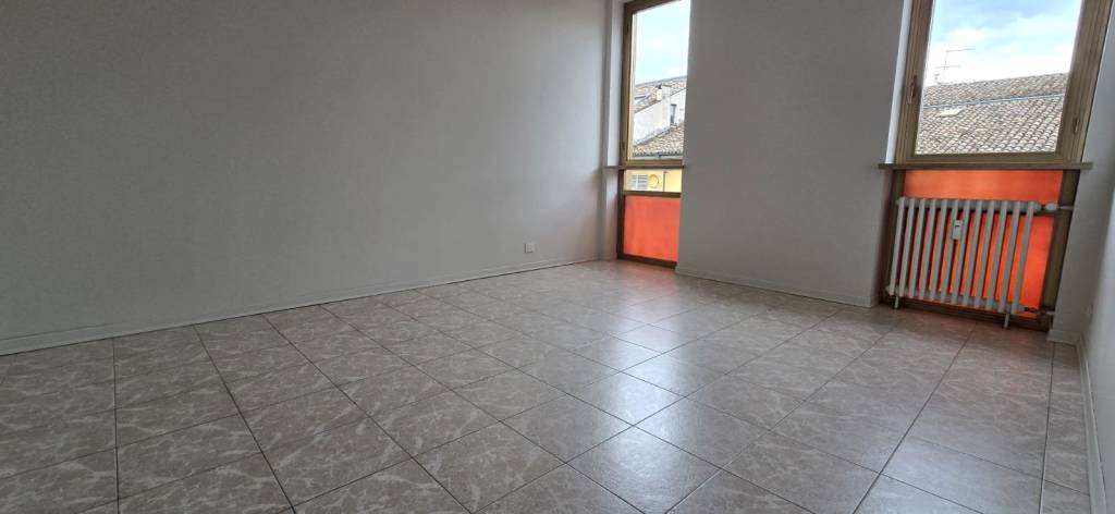 AFFITTASI_ UFFICIO NEL CENTRO DI PARMA_Via Cairoli