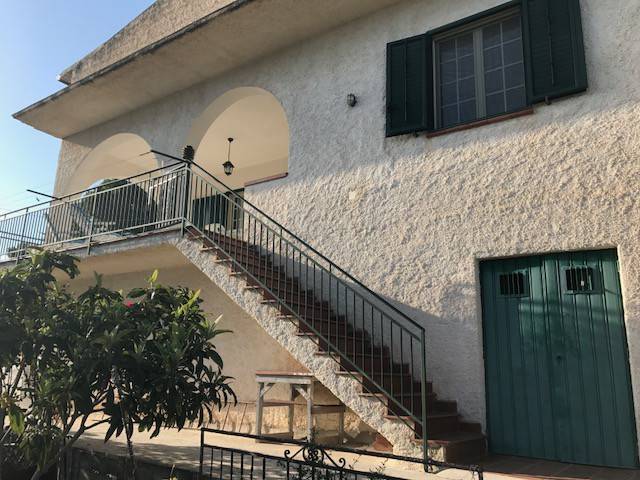 Villa indipendente con ampio terreno