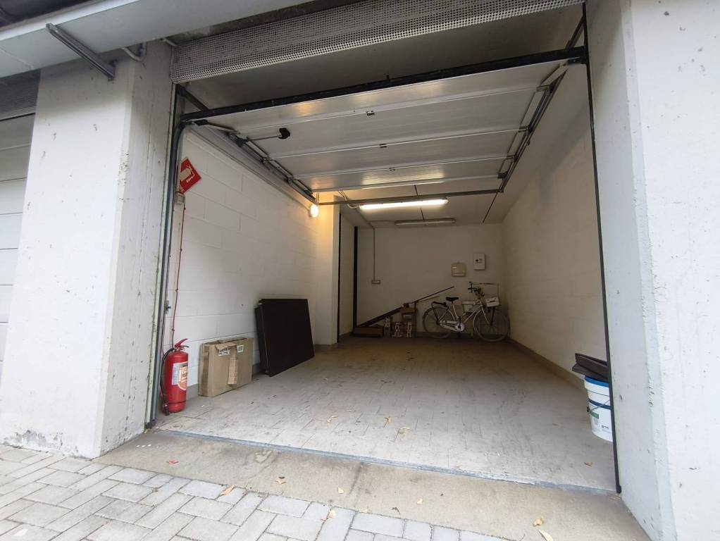 AFFITTASI GARAGE A POCHI PASSI DALL’OSPEDALE!