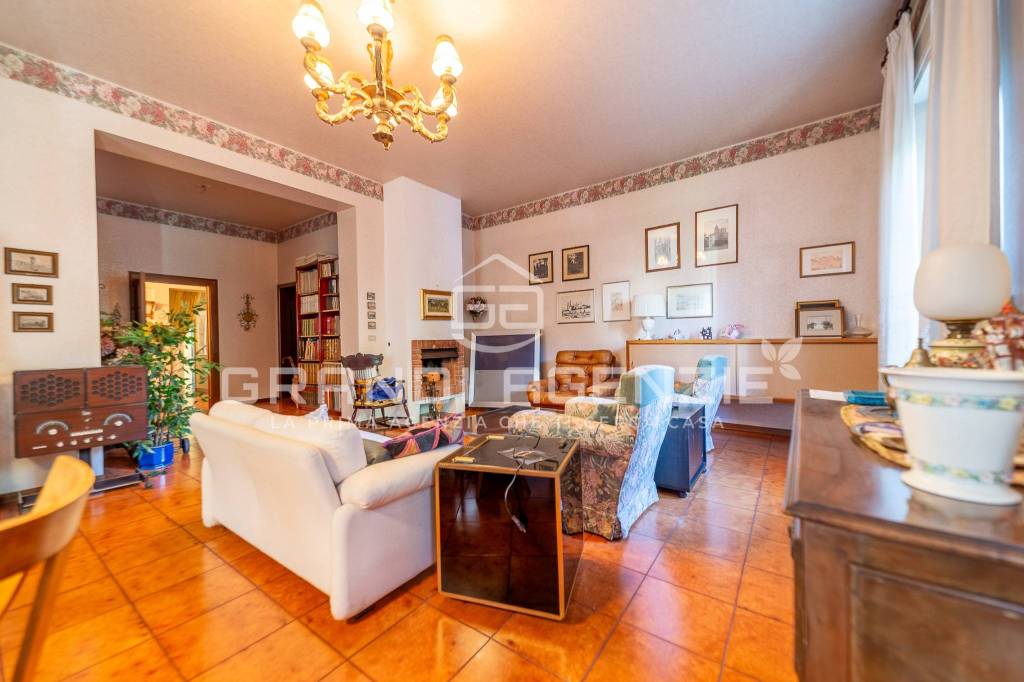 Quadrilocale al piano rialzato_Viale Partigiani d’Italia