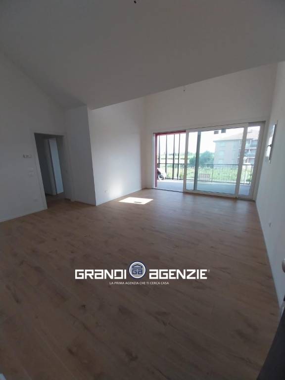 APPARTAMENTO 3 CAMERE, TERRAZZO VIVIBILE E MAGAZZINO