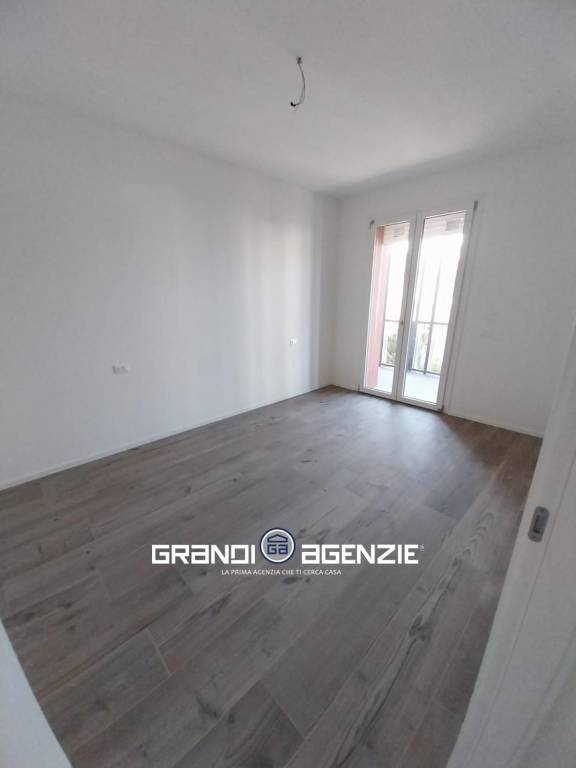 APPARTAMENTO TRICAMERE CON LOGGIA VIVIBILE