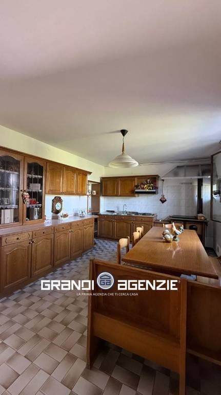 CASA SINGOLA CON AMPIO SCOPERTO