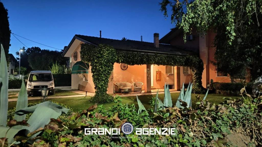 PORZIONE DI CASA IN VENDITA IN CENTRO A CAMALO’