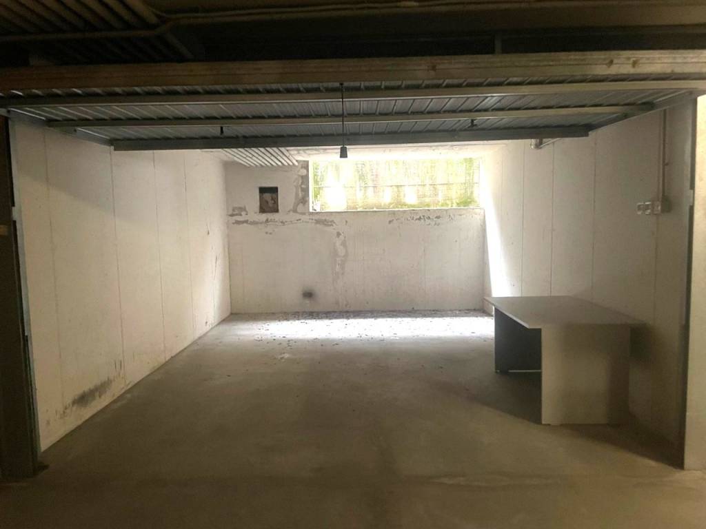 CAVAZZALE – Ampio garage singolo di 23 mq