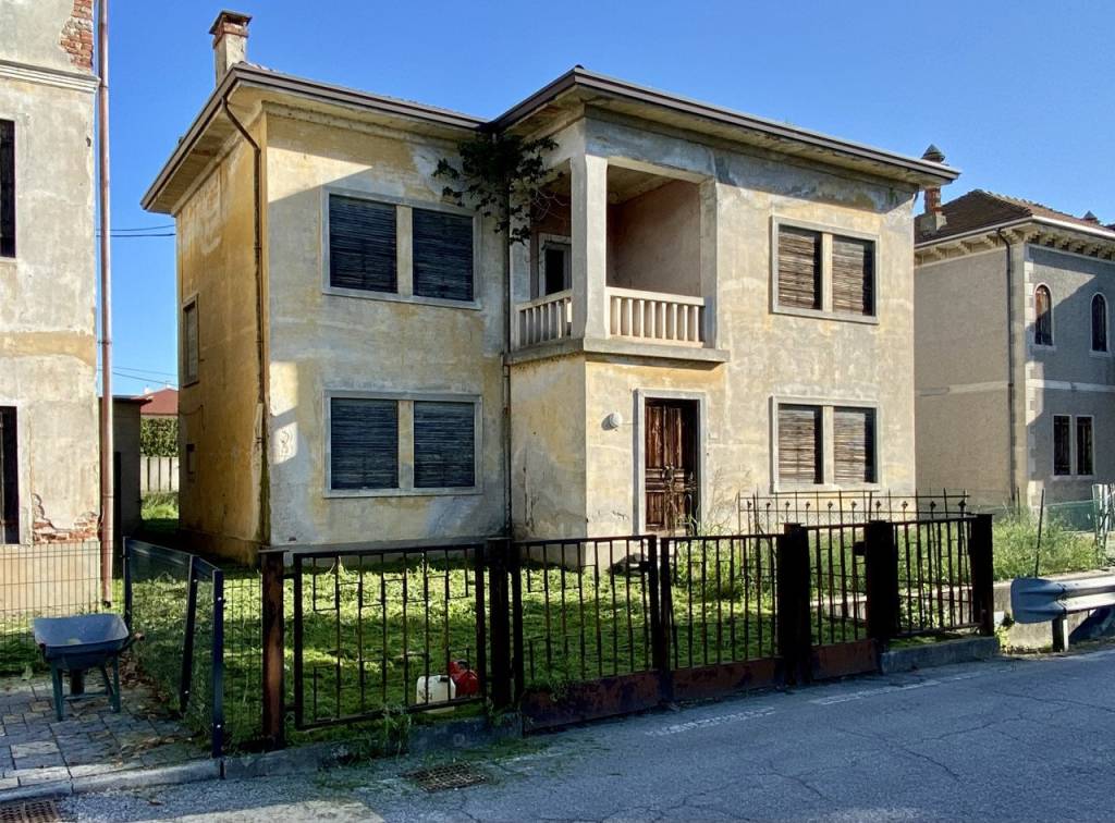 GRUMOLO DELLE ABBADESSE – Casa singola da ristrutturare