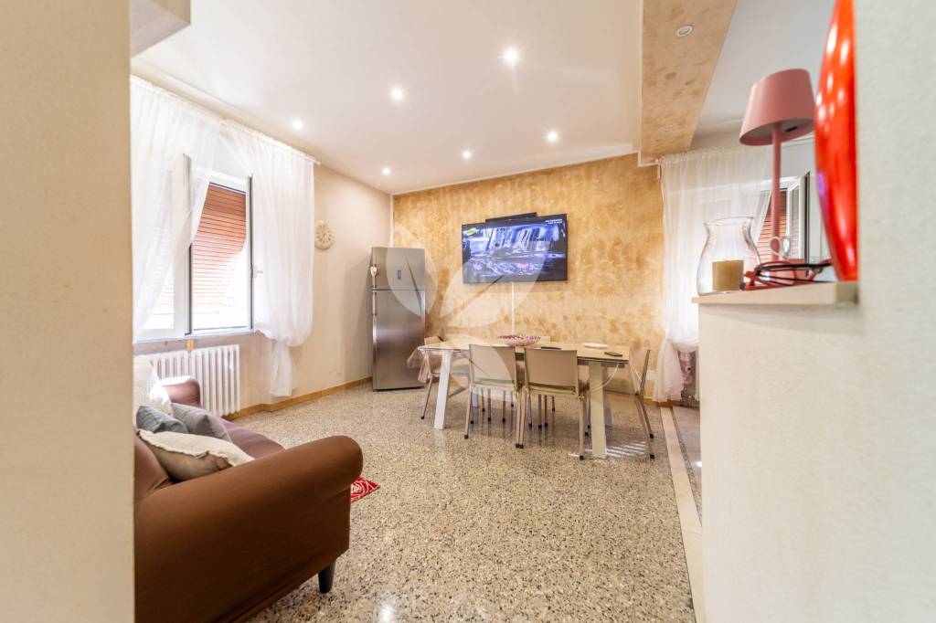 Luminoso quadrilocale ristrutturato con cantina e garage