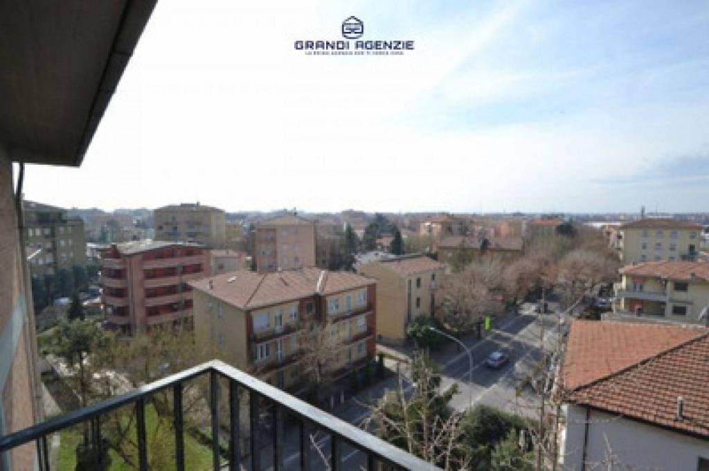 STANZA PER RAGAZZA IN ZONA COMODA E CENTRALE!