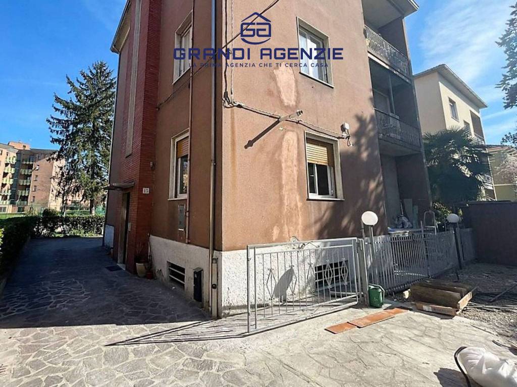 STANZA MATRIMONIALE PER RAGAZZA PRONTA ALL’USO!