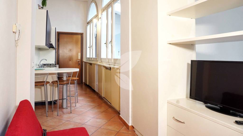 Luminoso monolocale già a reddito, str. Imbriani