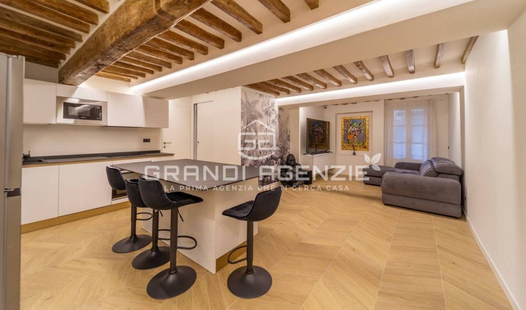 Moderno bilocale di pregio tutto rifatto a nuovo. In centro!