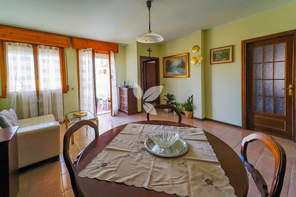 Panoramico trilocale al 4° piano. Possibilità di garage.