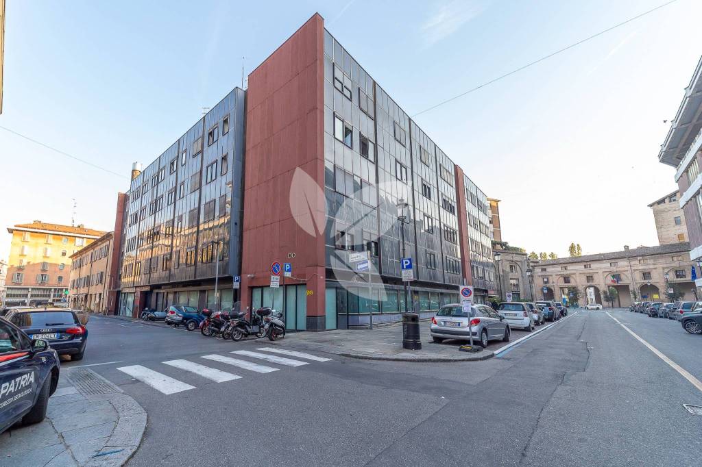 Ampio trilocale in centro! Con terrazzo e possibilità garag