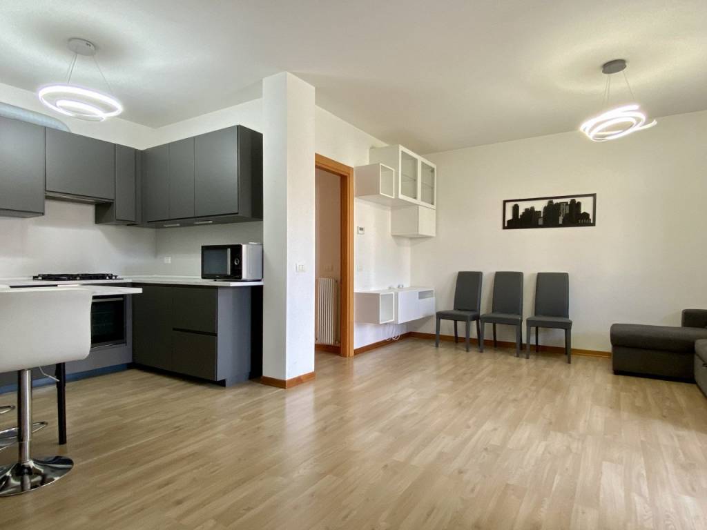 MONTEGALDA – Luminoso bicamere più studio con giardini, cantina e garage