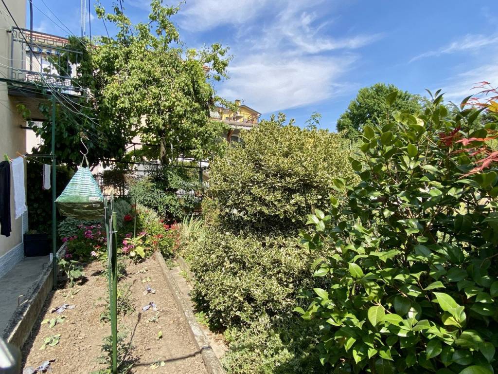 ANCONETTA – Porzione di bifamiliare da ristrutturare con giardino