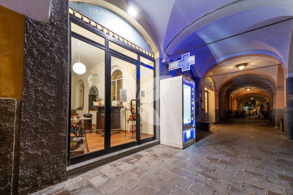 Piccolo e grazioso locale commerciale in centro storico