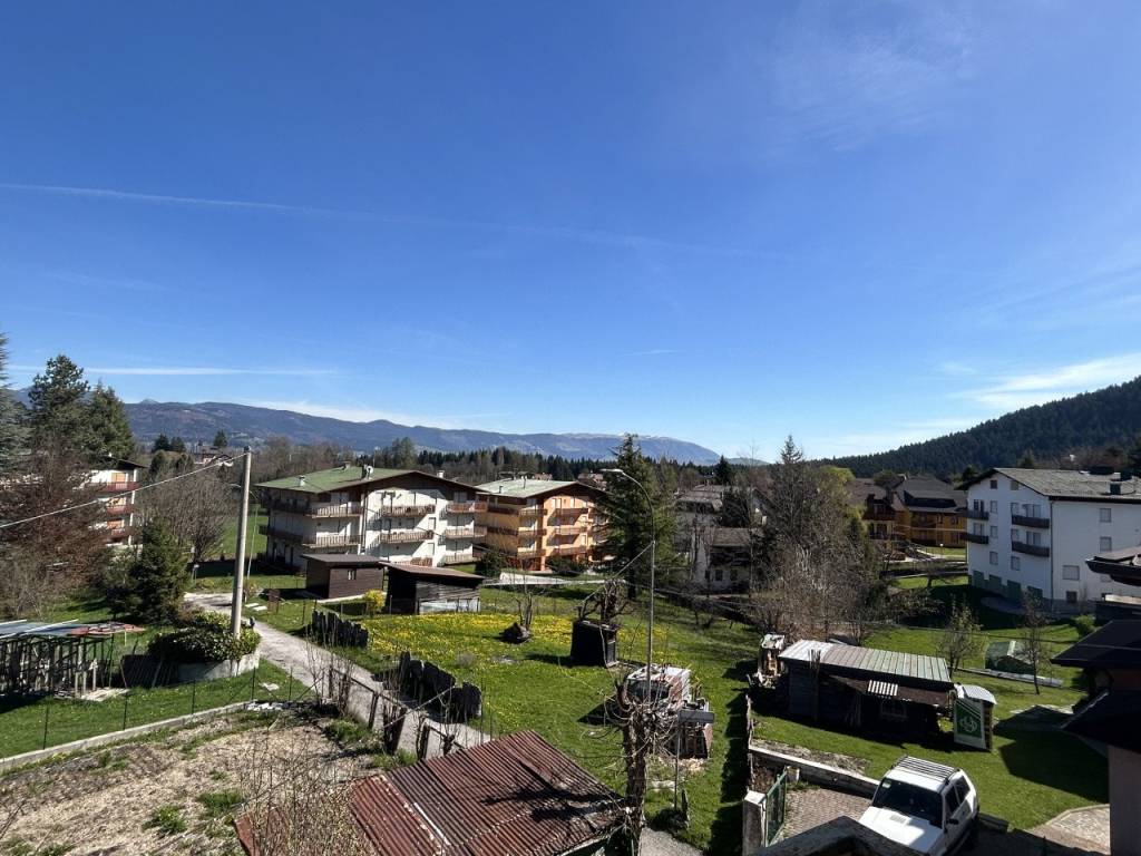 CESUNA DI ROANA: PALAZZINA DA RISTRUTTURARE