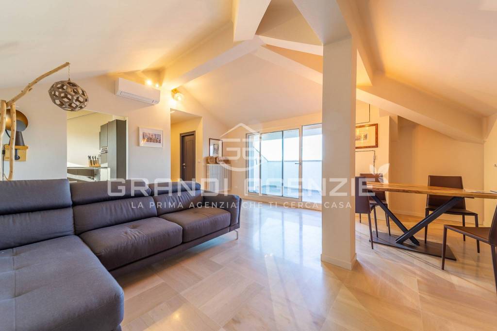 Moderno quadrilocale tutto ristrutturato, con terrazzo!