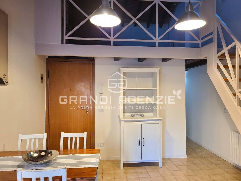 Bilocale duplex in pieno centro, completo di clima e cantina