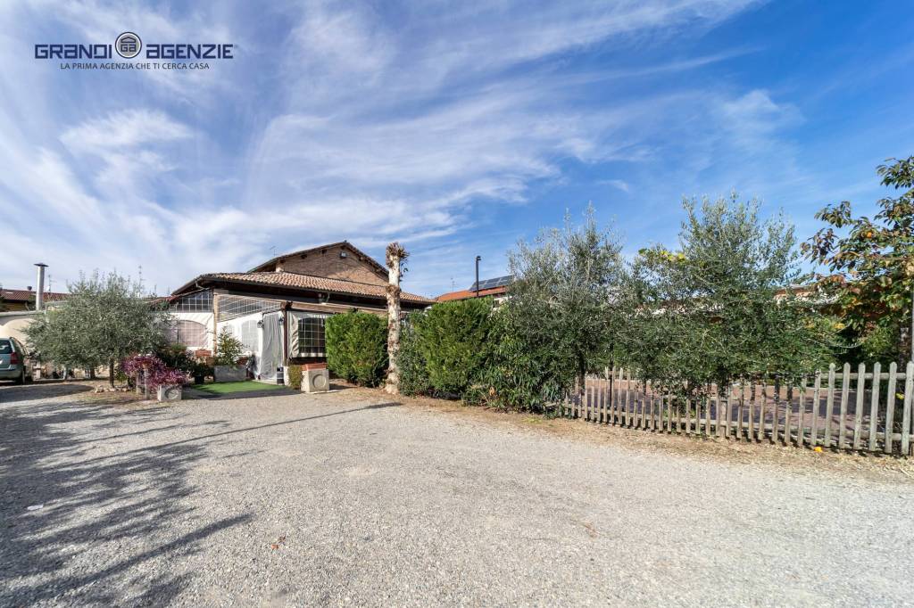 Casale_Ottima occasione residenziale/ commerciale!!