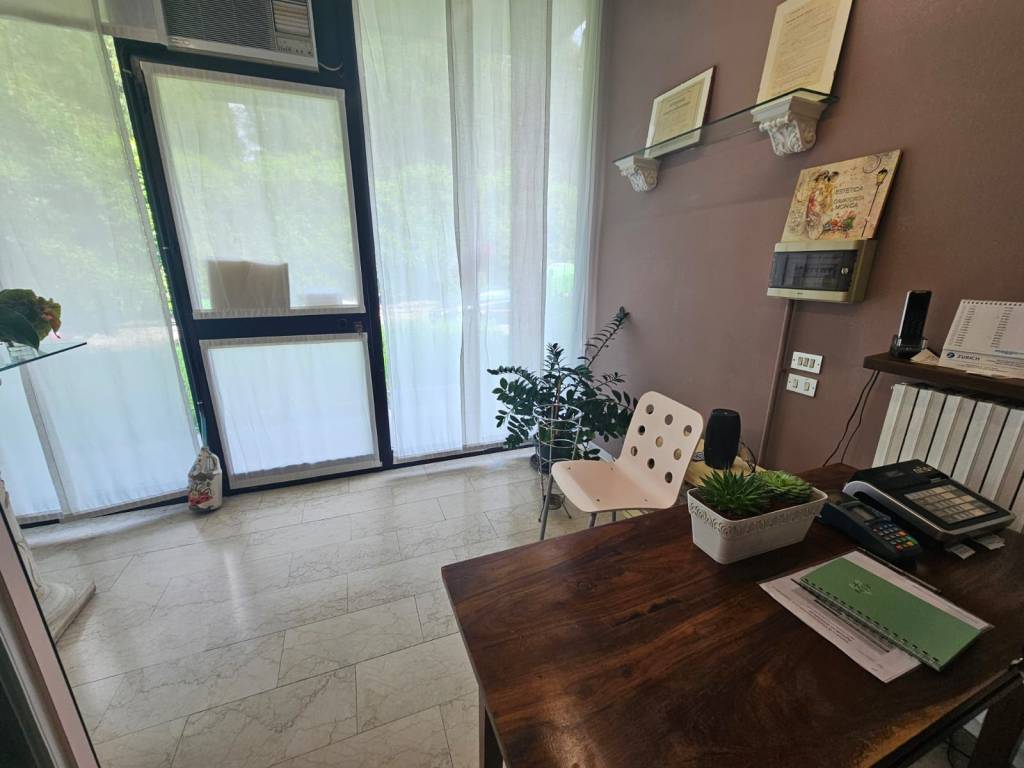 VENDITA ATTIVITA’ COMMERCIALE CENTRO ESTETICO