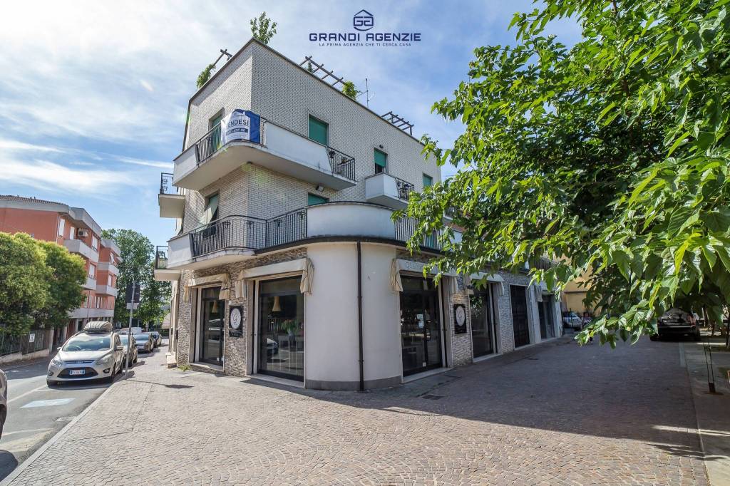 CENTRO MONTICELLI TERME_QUADRILOCALE CON AMPIO TERRAZZO