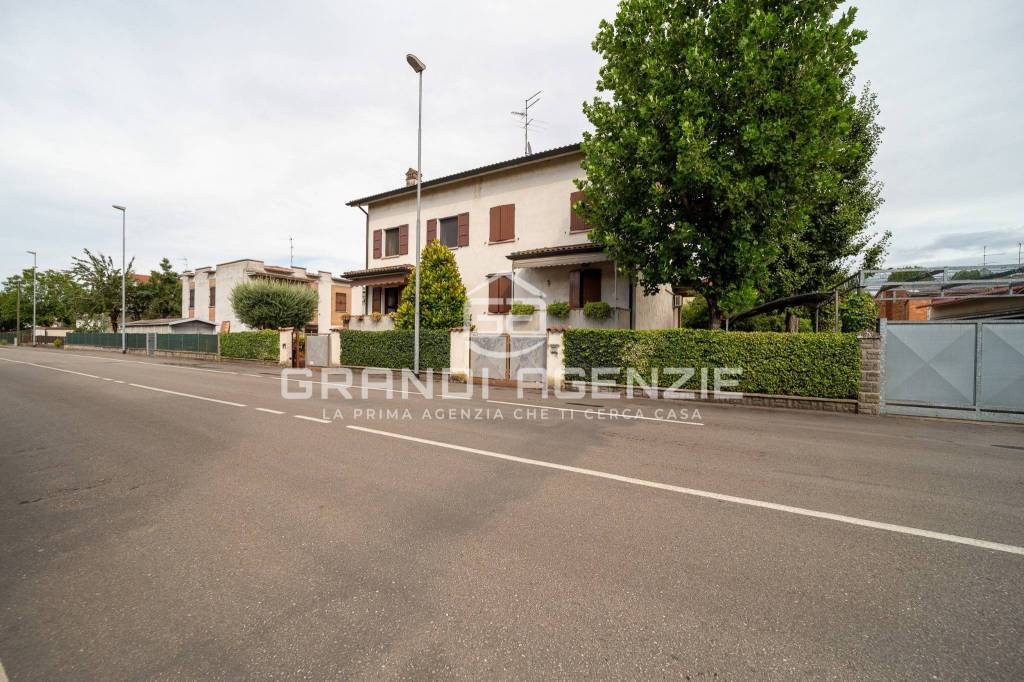 Porzione di bifamiliare con giardino!