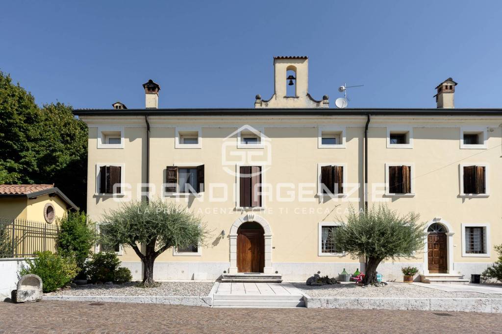 Corte indipendente a Villafranca con parco privato