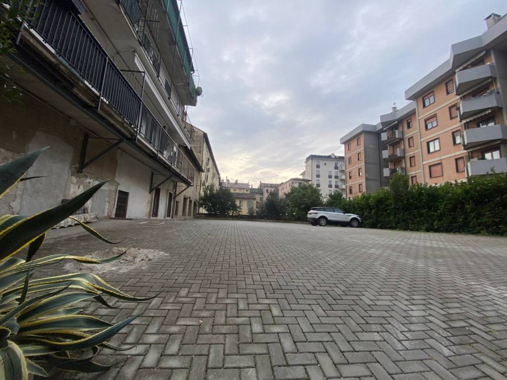 SAN FELICE E FORTUNATO – P. auto in parcheggio condominiale