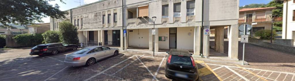 ZERMEGHEDO PIAZZA MUNICIPIO – Ex banca con archivio