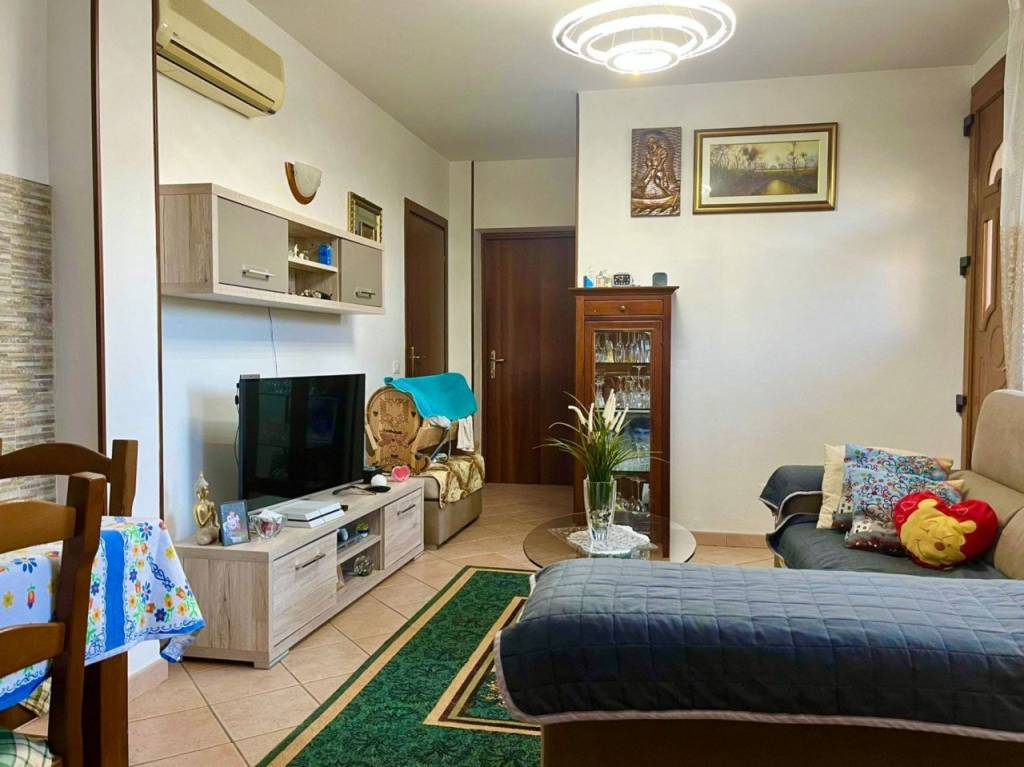 LERINO – Tricamere in terratetto ristrutturato affiancato