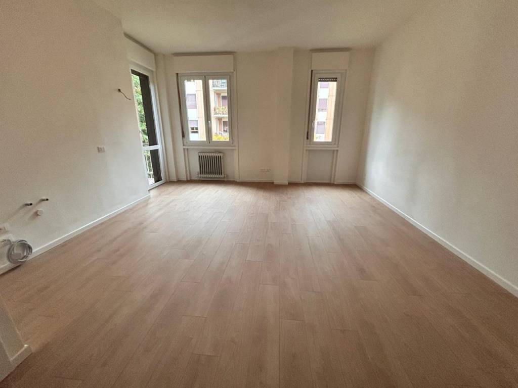 VIALE MAZZINI – Bicamere ristrutturato con terrazzo, garage e cantina