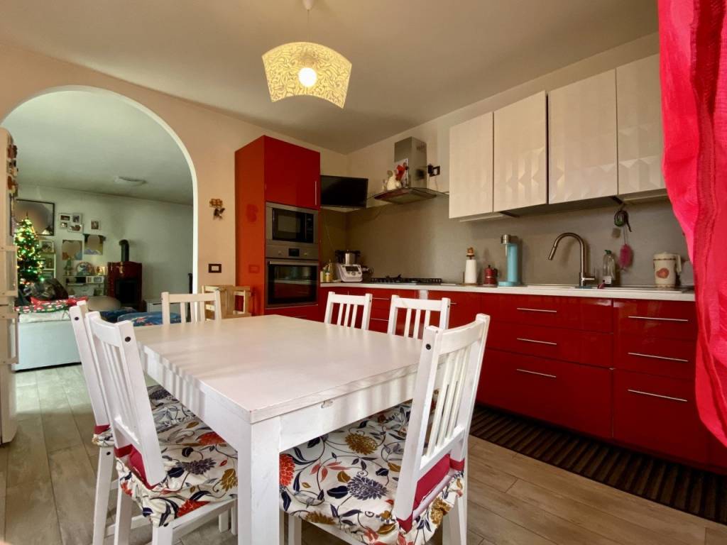 ARCUGNANO – Porzione terracielo ristrutturata internamente con garage doppio