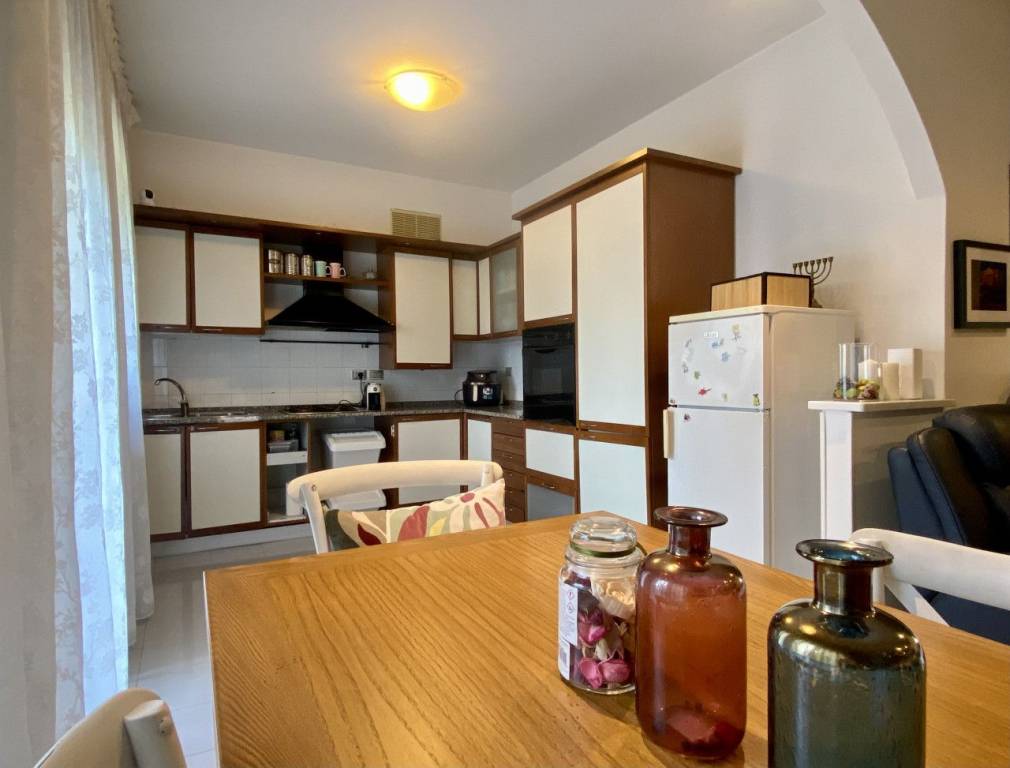 MOTTA DI COSTABISSARA – Appartamento tricamere con garage, cantina e orto