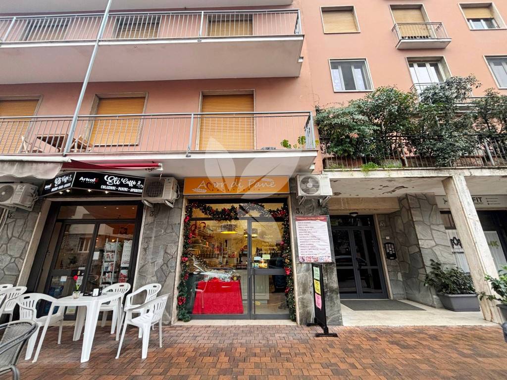 Negozio di 31 mq A REDDITO! Ampia vetrina, buono stato!