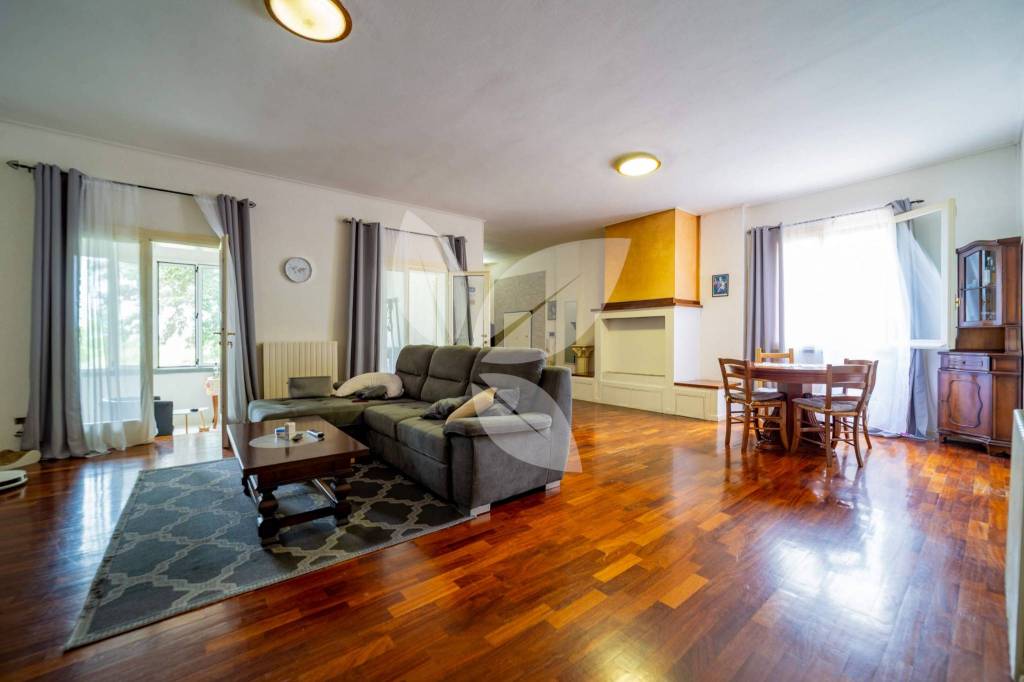 CAVRIAGO – AMPI SPAZI, INDIPENDENZA E UN GIARDINO DA VIVERE