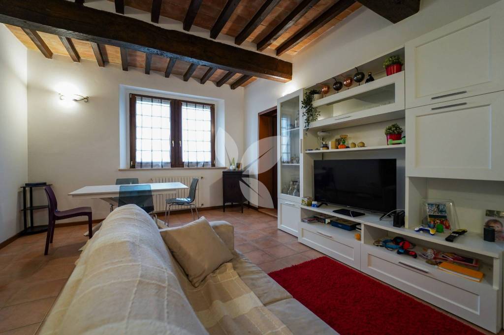 Moderno trilocale con garage, in corte tutta ristutturata.