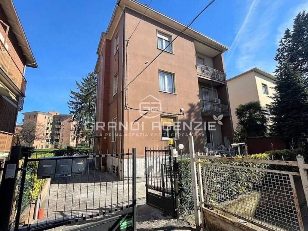 STANZA MATRIMONIALE PER RAGAZZA PRONTA ALL’USO!