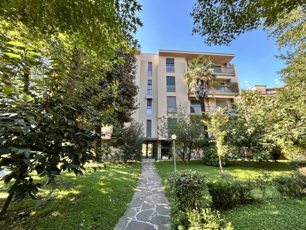 CENTRO STORICO – Appartamento bicamere più studio, con terrazzi e garage