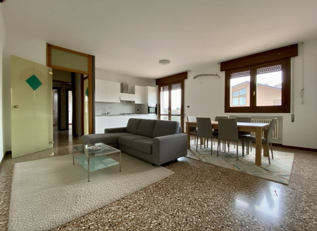 Bolzano Vicentino – Appartamento bicamere con terrazze e due grandi garage