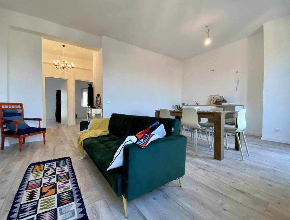 SAN BORTOLO – Bicamere completamente ristrutturato con balconi