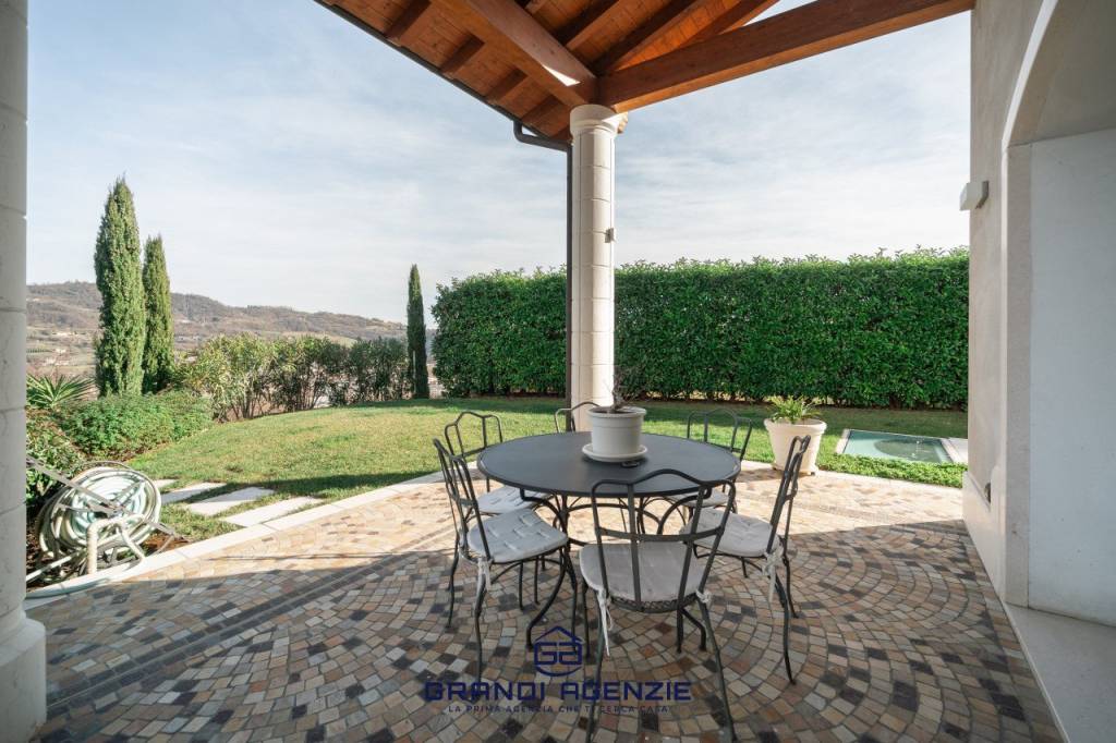 CHIAMPO – Villa singola con giardino esclusivo