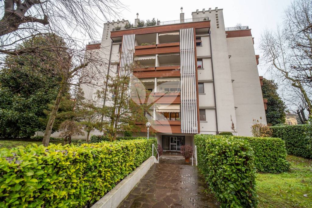 Ampio trilocale con 40 mq di terrazzo e possibilità garage