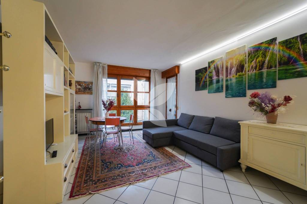 Spazioso e quadrilocale con 2 balconi, cantina e garage.