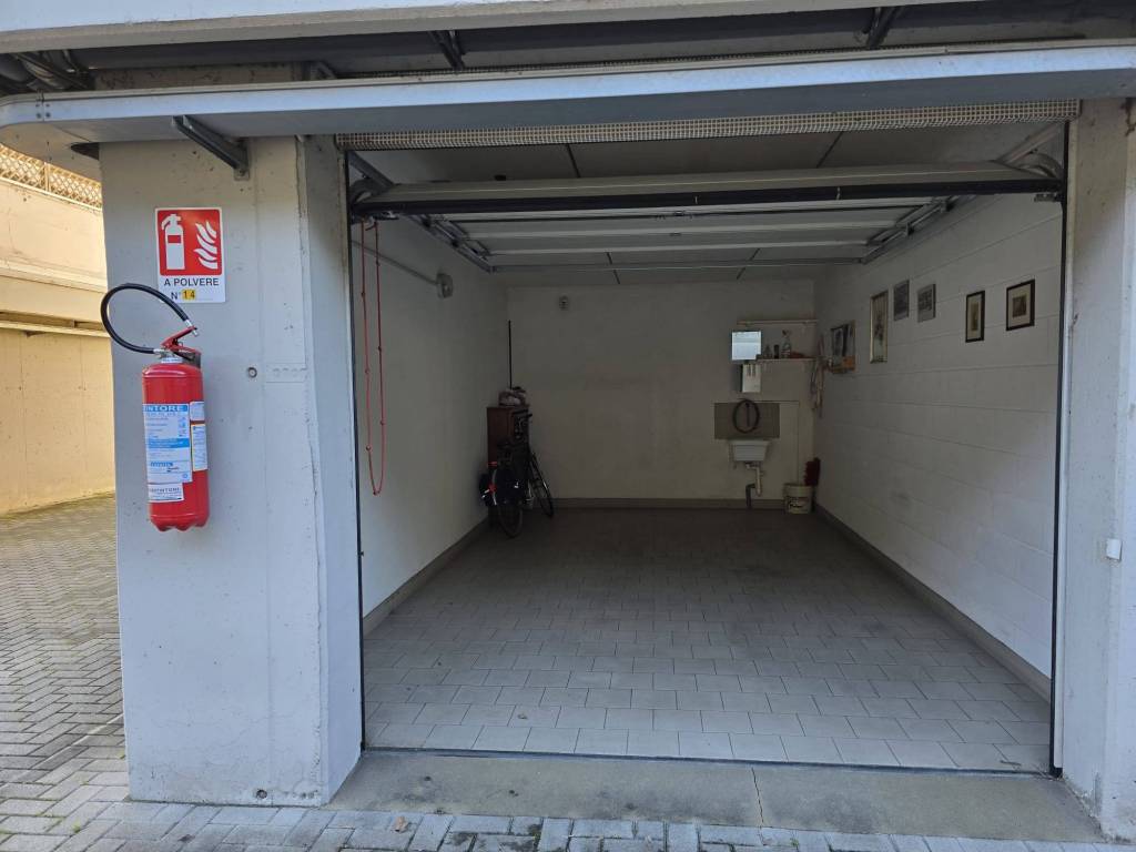 VENDESI GARAGE A POCHI PASSI DALL’OSPEDALE!