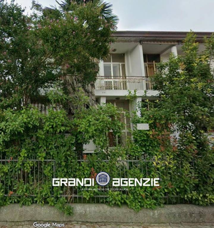 VILLA BIFAMILIARE IN CENTRO A POVEGLIANO